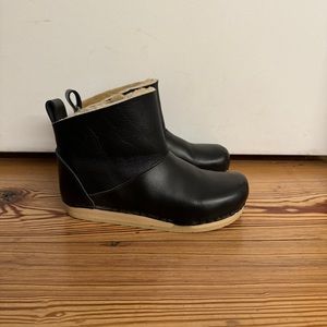 No 6 Low Shearling Boot with bendable base